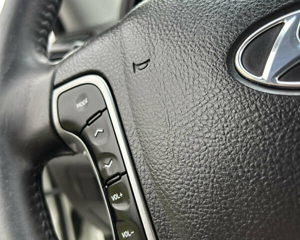 Білий Хендай Санта Фе, об'ємом двигуна 2.2 л та пробігом 183 тис. км за 13800 $, фото 65 на Automoto.ua