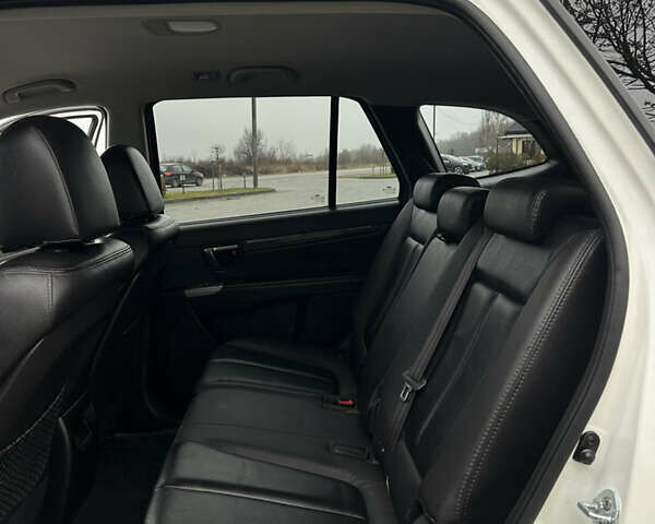 Білий Хендай Санта Фе, об'ємом двигуна 2.2 л та пробігом 183 тис. км за 13800 $, фото 49 на Automoto.ua