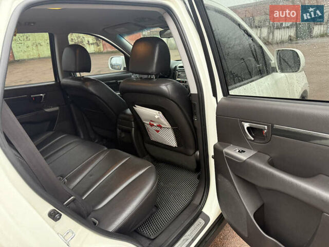 Білий Хендай Санта Фе, об'ємом двигуна 2.2 л та пробігом 236 тис. км за 13500 $, фото 9 на Automoto.ua