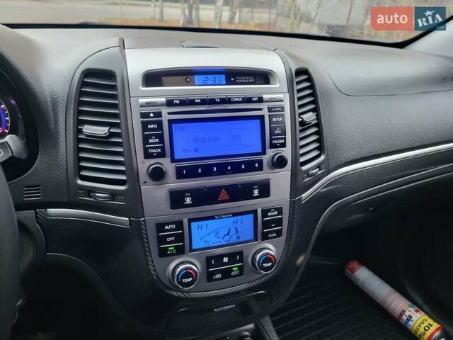 Белый Хендай Санта Фе, объемом двигателя 2.2 л и пробегом 298 тыс. км за 12700 $, фото 124 на Automoto.ua