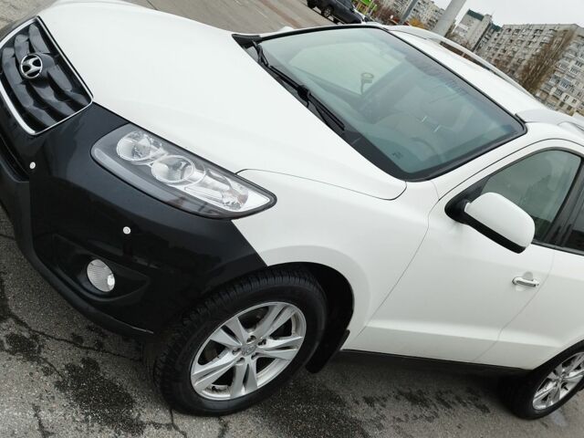 Белый Хендай Санта Фе, объемом двигателя 2.4 л и пробегом 230 тыс. км за 8500 $, фото 15 на Automoto.ua