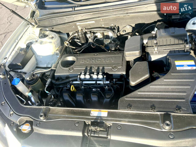 Белый Хендай Санта Фе, объемом двигателя 2.36 л и пробегом 148 тыс. км за 12500 $, фото 12 на Automoto.ua