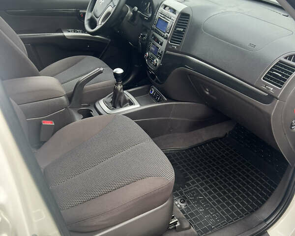 Білий Хендай Санта Фе, об'ємом двигуна 2.2 л та пробігом 178 тис. км за 13499 $, фото 20 на Automoto.ua