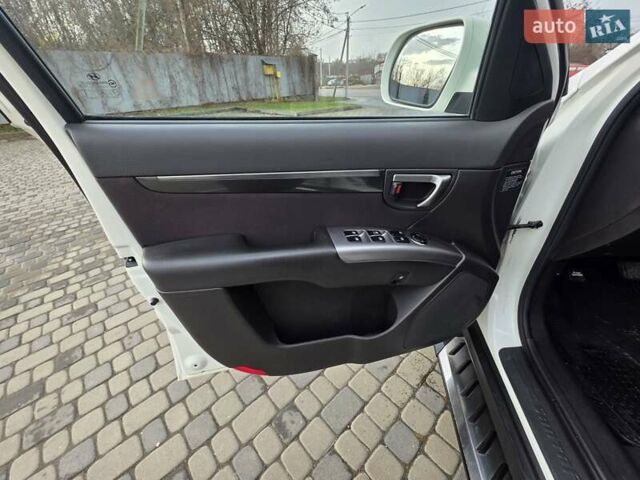 Белый Хендай Санта Фе, объемом двигателя 2.2 л и пробегом 211 тыс. км за 13850 $, фото 59 на Automoto.ua