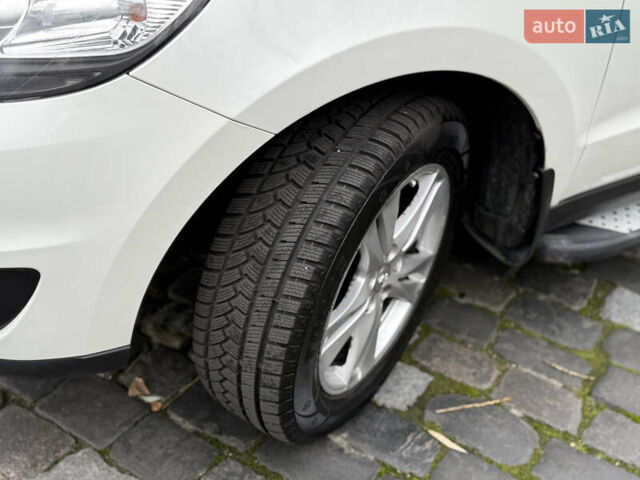 Білий Хендай Санта Фе, об'ємом двигуна 2.4 л та пробігом 98 тис. км за 13500 $, фото 14 на Automoto.ua
