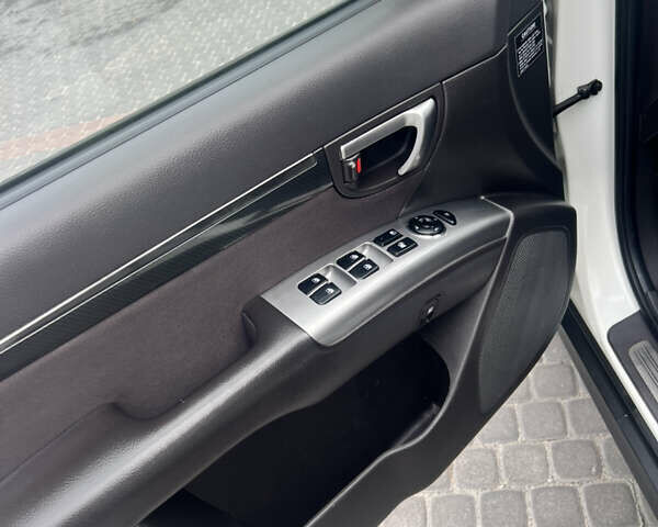 Білий Хендай Санта Фе, об'ємом двигуна 2.2 л та пробігом 178 тис. км за 13499 $, фото 9 на Automoto.ua