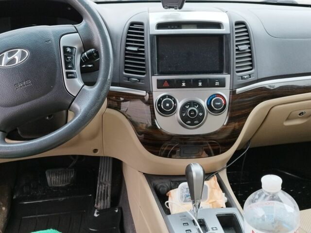 Белый Хендай Санта Фе, объемом двигателя 2.4 л и пробегом 230 тыс. км за 8500 $, фото 8 на Automoto.ua