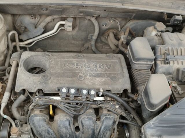 Белый Хендай Санта Фе, объемом двигателя 2.4 л и пробегом 230 тыс. км за 8500 $, фото 1 на Automoto.ua