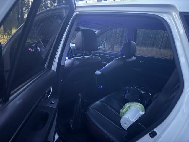 Белый Хендай Санта Фе, объемом двигателя 2.2 л и пробегом 240 тыс. км за 13500 $, фото 8 на Automoto.ua