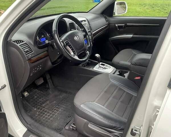 Белый Хендай Санта Фе, объемом двигателя 2.36 л и пробегом 149 тыс. км за 12850 $, фото 15 на Automoto.ua