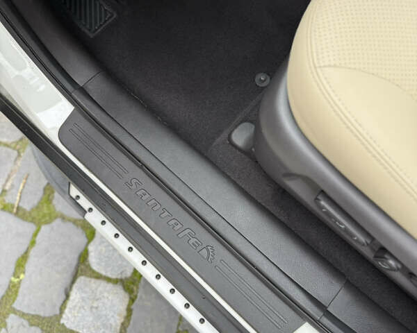 Білий Хендай Санта Фе, об'ємом двигуна 2.4 л та пробігом 98 тис. км за 13500 $, фото 38 на Automoto.ua