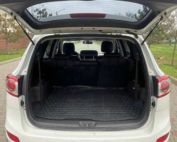 Белый Хендай Санта Фе, объемом двигателя 2.36 л и пробегом 149 тыс. км за 12850 $, фото 7 на Automoto.ua