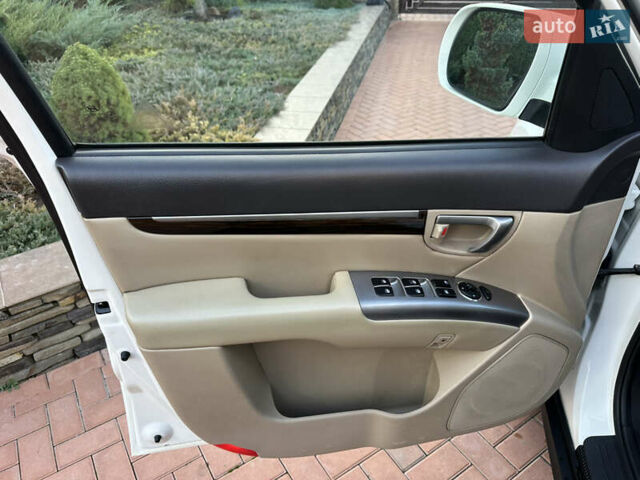 Хендай Санта Фе 2011 у Умани на Automoto.ua Білий Хендай Санта Фе, об'ємом двигуна 2.2 л та пробігом 147 тис. км за 14000 $, фото 30 на Automoto.ua