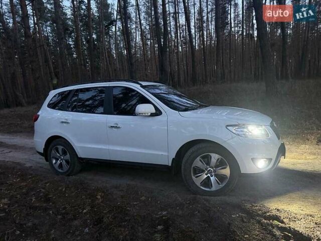 Белый Хендай Санта Фе, объемом двигателя 2.2 л и пробегом 240 тыс. км за 13500 $, фото 13 на Automoto.ua