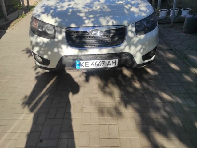 Хендай Санта Фе 2011 в Кривом Роге на Automoto.ua Белый Хендай Санта Фе, объемом двигателя 2.2 л и пробегом 170 тыс. км за 13500 $, фото 1 на Automoto.ua