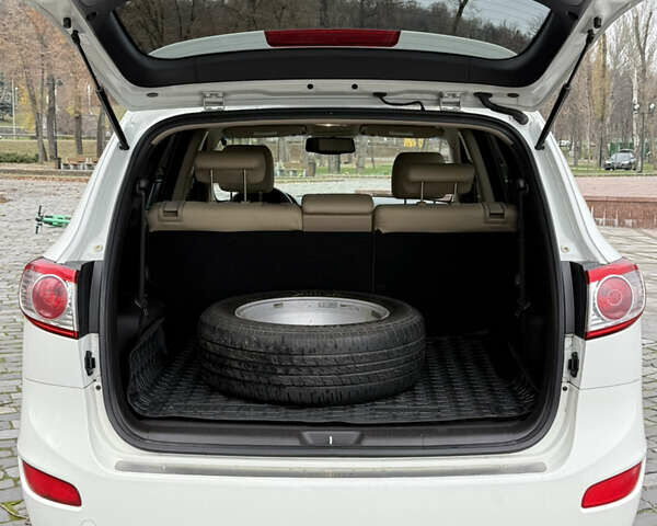 Білий Хендай Санта Фе, об'ємом двигуна 2.4 л та пробігом 98 тис. км за 13500 $, фото 27 на Automoto.ua