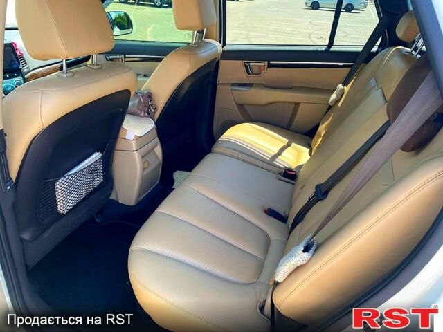 Белый Хендай Санта Фе, объемом двигателя 2.4 л и пробегом 111 тыс. км за 14000 $, фото 5 на Automoto.ua