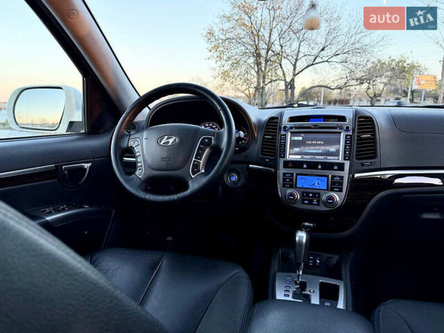 Белый Хендай Санта Фе, объемом двигателя 2.2 л и пробегом 67 тыс. км за 14999 $, фото 25 на Automoto.ua