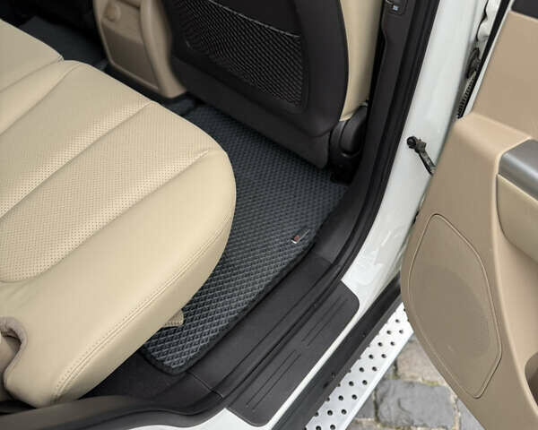 Білий Хендай Санта Фе, об'ємом двигуна 2.4 л та пробігом 98 тис. км за 13500 $, фото 32 на Automoto.ua