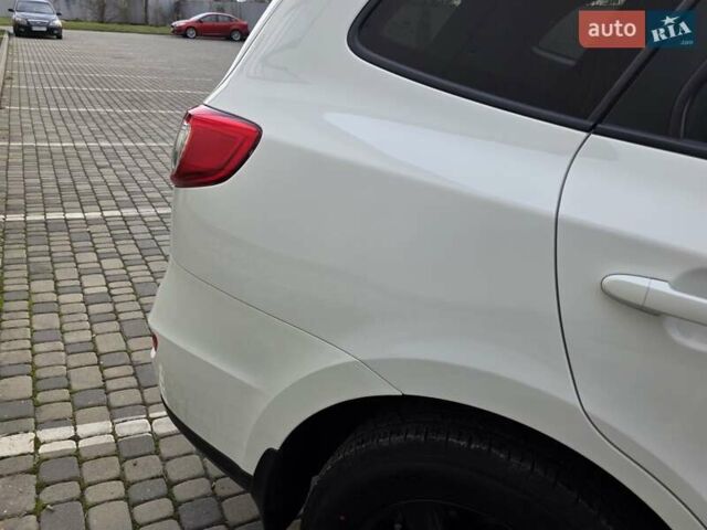 Белый Хендай Санта Фе, объемом двигателя 2.2 л и пробегом 211 тыс. км за 13850 $, фото 32 на Automoto.ua