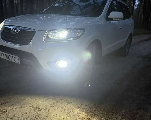 Белый Хендай Санта Фе, объемом двигателя 2.2 л и пробегом 240 тыс. км за 13500 $, фото 10 на Automoto.ua