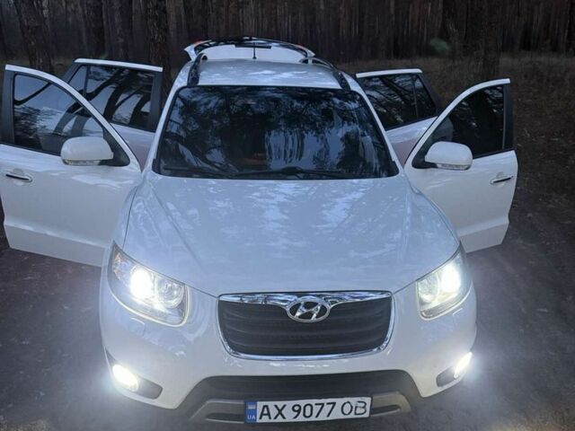 Белый Хендай Санта Фе, объемом двигателя 2.2 л и пробегом 240 тыс. км за 13500 $, фото 10 на Automoto.ua