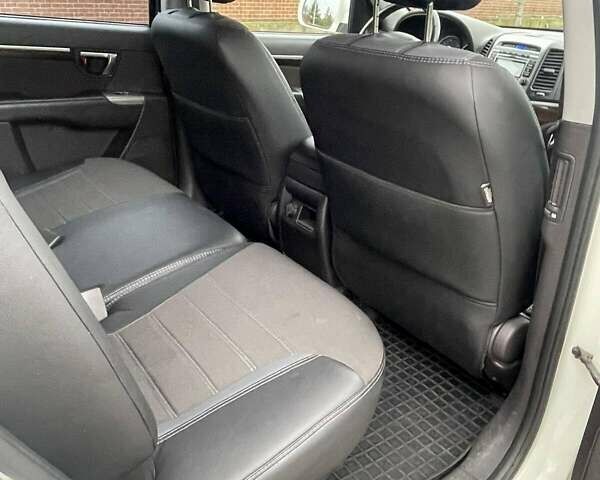 Белый Хендай Санта Фе, объемом двигателя 2.36 л и пробегом 149 тыс. км за 12850 $, фото 14 на Automoto.ua