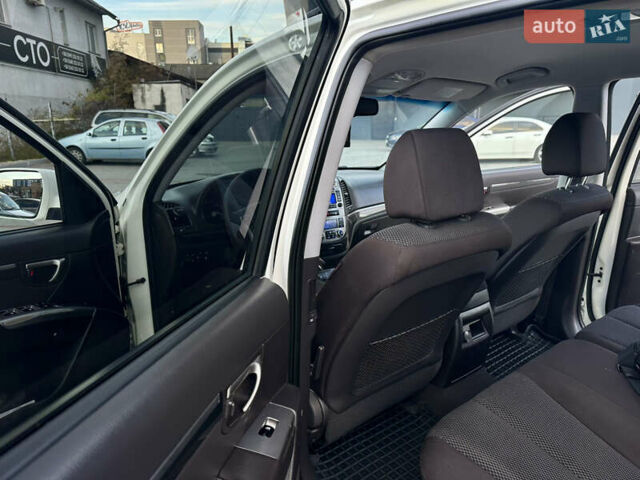 Хендай Санта Фе 2011 в Ивано-Франковске на Automoto.ua Белый Хендай Санта Фе, объемом двигателя 2.2 л и пробегом 298 тыс. км за 10400 $, фото 6 на Automoto.ua