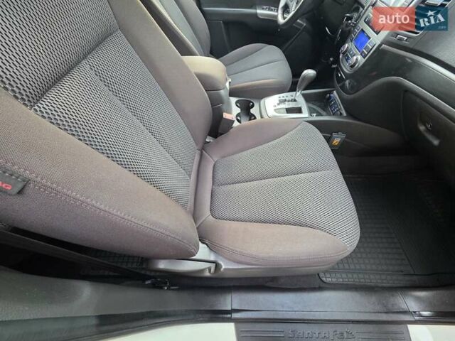 Белый Хендай Санта Фе, объемом двигателя 2.2 л и пробегом 211 тыс. км за 13850 $, фото 38 на Automoto.ua