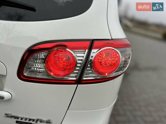 Білий Хендай Санта Фе, об'ємом двигуна 2.2 л та пробігом 183 тис. км за 13800 $, фото 17 на Automoto.ua