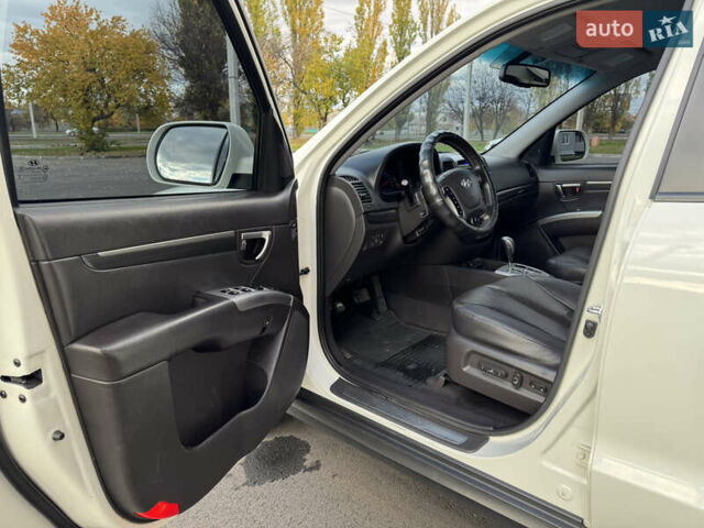 Белый Хендай Санта Фе, объемом двигателя 2.2 л и пробегом 223 тыс. км за 13300 $, фото 15 на Automoto.ua