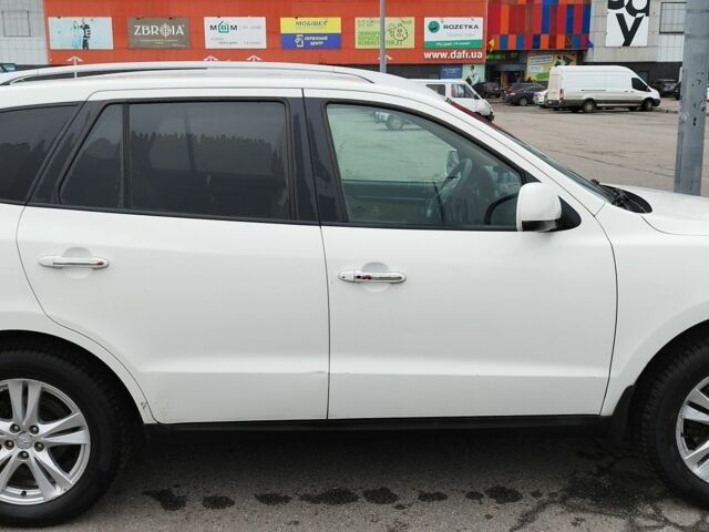 Белый Хендай Санта Фе, объемом двигателя 2.4 л и пробегом 230 тыс. км за 8500 $, фото 19 на Automoto.ua