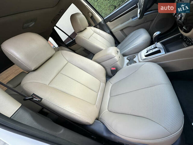 Хендай Санта Фе 2011 у Умани на Automoto.ua Білий Хендай Санта Фе, об'ємом двигуна 2.2 л та пробігом 147 тис. км за 14000 $, фото 24 на Automoto.ua