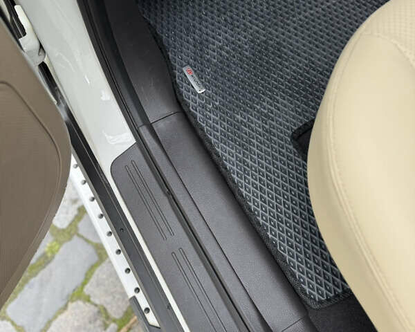 Білий Хендай Санта Фе, об'ємом двигуна 2.4 л та пробігом 98 тис. км за 13500 $, фото 37 на Automoto.ua