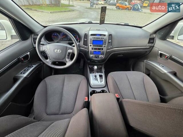 Белый Хендай Санта Фе, объемом двигателя 2.2 л и пробегом 211 тыс. км за 13850 $, фото 54 на Automoto.ua