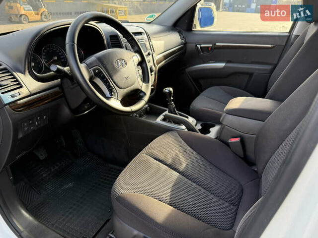 Белый Хендай Санта Фе, объемом двигателя 2.2 л и пробегом 194 тыс. км за 10999 $, фото 26 на Automoto.ua