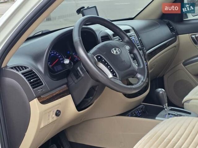 Білий Хендай Санта Фе, об'ємом двигуна 2.4 л та пробігом 135 тис. км за 10900 $, фото 4 на Automoto.ua