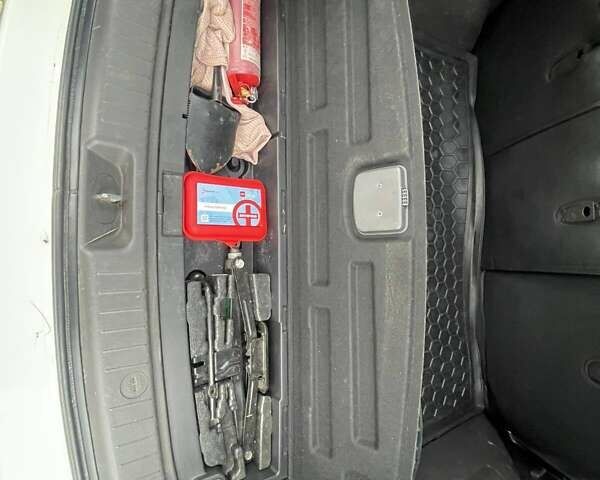 Белый Хендай Санта Фе, объемом двигателя 2.36 л и пробегом 149 тыс. км за 12850 $, фото 19 на Automoto.ua