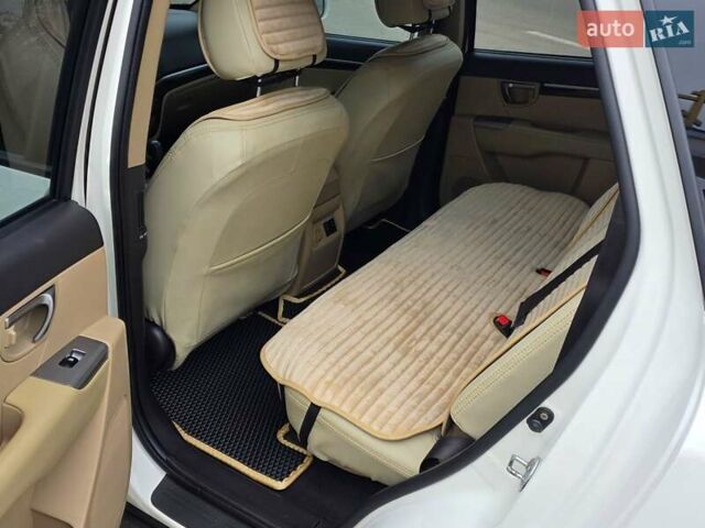 Білий Хендай Санта Фе, об'ємом двигуна 2.4 л та пробігом 135 тис. км за 10900 $, фото 5 на Automoto.ua