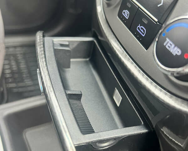 Білий Хендай Санта Фе, об'ємом двигуна 2.2 л та пробігом 178 тис. км за 13499 $, фото 25 на Automoto.ua