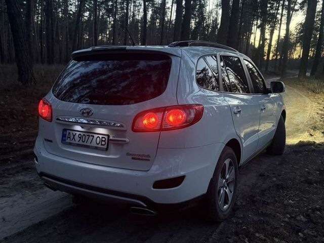 Белый Хендай Санта Фе, объемом двигателя 2.2 л и пробегом 240 тыс. км за 13500 $, фото 1 на Automoto.ua