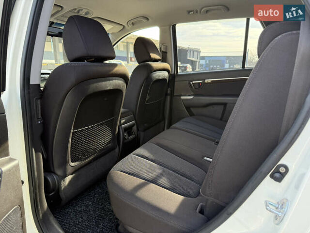 Білий Хендай Санта Фе, об'ємом двигуна 2.2 л та пробігом 196 тис. км за 10999 $, фото 33 на Automoto.ua