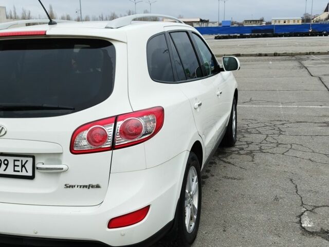 Белый Хендай Санта Фе, объемом двигателя 2.4 л и пробегом 230 тыс. км за 8500 $, фото 21 на Automoto.ua