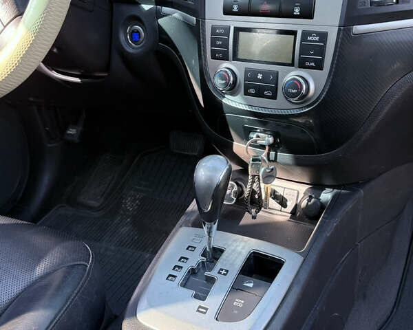 Хендай Санта Фе 2011 в Кременце на Automoto.ua Белый Хендай Санта Фе, объемом двигателя 2.2 л и пробегом 263 тыс. км за 12600 $, фото 17 на Automoto.ua