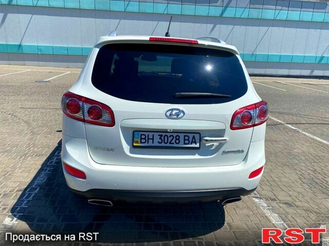 Белый Хендай Санта Фе, объемом двигателя 2.4 л и пробегом 111 тыс. км за 14000 $, фото 3 на Automoto.ua