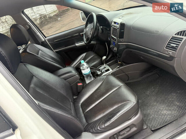 Білий Хендай Санта Фе, об'ємом двигуна 2.2 л та пробігом 236 тис. км за 13500 $, фото 7 на Automoto.ua