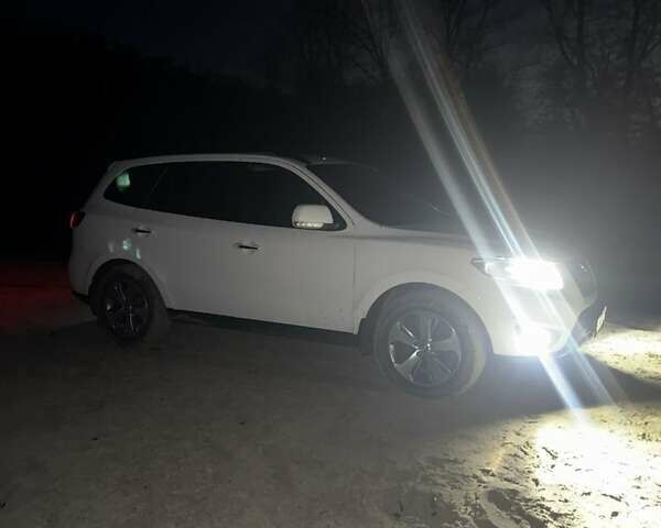 Белый Хендай Санта Фе, объемом двигателя 2.2 л и пробегом 240 тыс. км за 13500 $, фото 6 на Automoto.ua