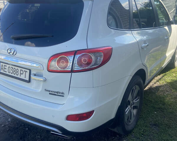 Білий Хендай Санта Фе, об'ємом двигуна 2.2 л та пробігом 234 тис. км за 14800 $, фото 5 на Automoto.ua