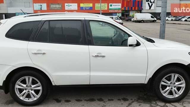 Белый Хендай Санта Фе, объемом двигателя 2.36 л и пробегом 230 тыс. км за 8600 $, фото 9 на Automoto.ua