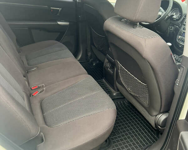 Білий Хендай Санта Фе, об'ємом двигуна 2.2 л та пробігом 178 тис. км за 13499 $, фото 19 на Automoto.ua